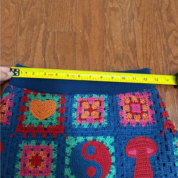 Farm Rio Crochet Icons Sweater Skirt Multi Icons Mini Skirt Size S 309564 NWT - Picture 3 of 6